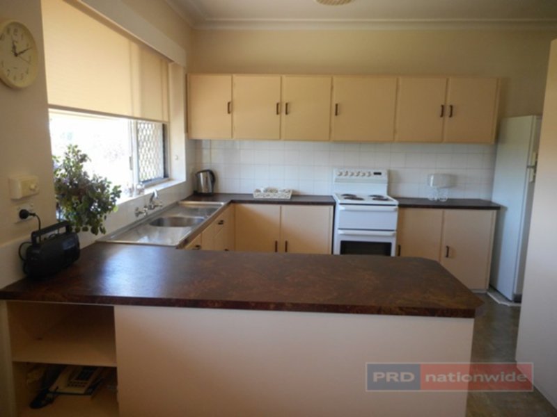 Photo - 116 Simpson Street, Tumut NSW 2720 - Image 9