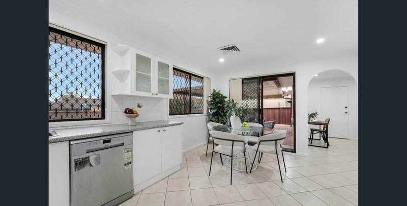 Photo - 116 Swan Circuit, Green Valley NSW 2168 - Image 6