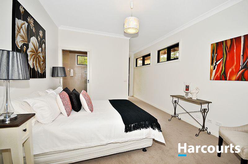 Photo - 1/16 Sweetland Road, Box Hill VIC 3128 - Image 5