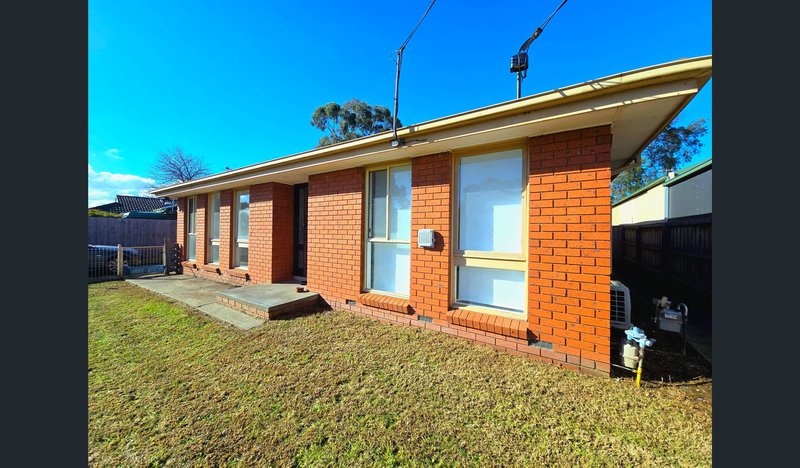 Photo - 1/16 Thomas Crescent, Cranbourne VIC 3977 - Image 1