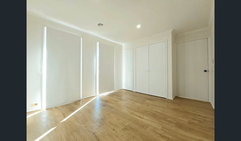 Photo - 1/16 Thomas Crescent, Cranbourne VIC 3977 - Image 8