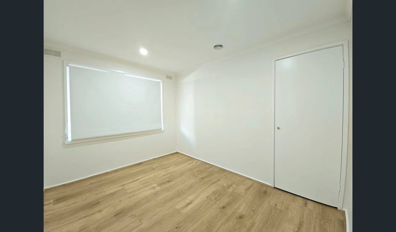 Photo - 1/16 Thomas Crescent, Cranbourne VIC 3977 - Image 9