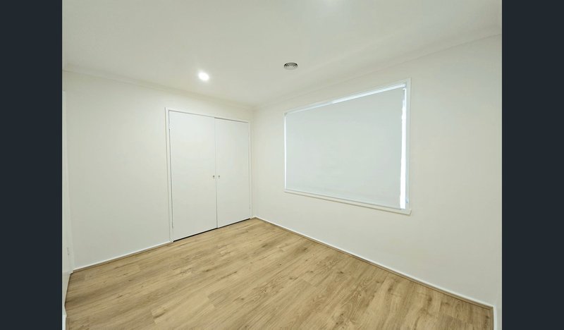Photo - 1/16 Thomas Crescent, Cranbourne VIC 3977 - Image 10
