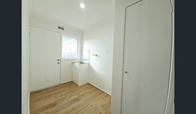 Photo - 1/16 Thomas Crescent, Cranbourne VIC 3977 - Image 16
