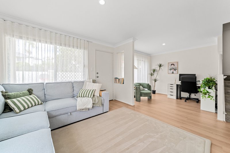 Photo - 1/16 Violet Close, Eight Mile Plains QLD 4113 - Image 1