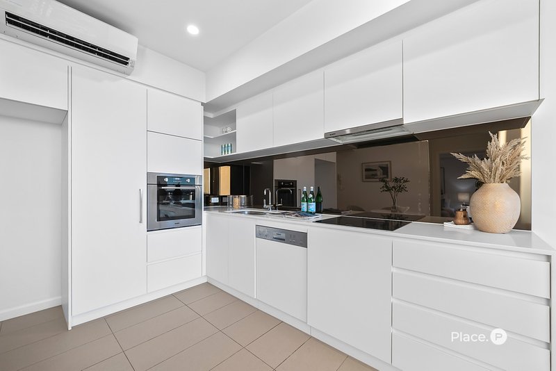 Photo - 11603/300 Old Cleveland Road, Coorparoo QLD 4151 - Image 6