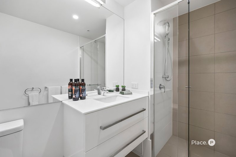 Photo - 11603/300 Old Cleveland Road, Coorparoo QLD 4151 - Image 9