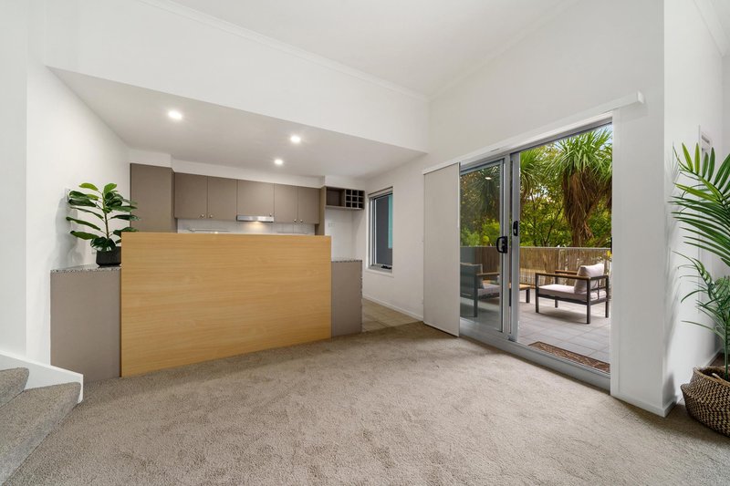 Photo - 11/62 Lowanna Street, Braddon ACT 2612 - Image 4