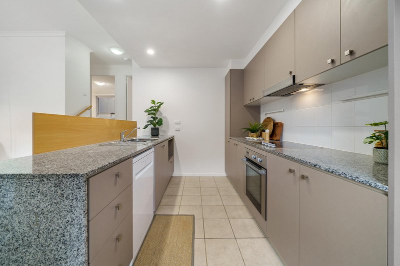 Photo - 11/62 Lowanna Street, Braddon ACT 2612 - Image 6