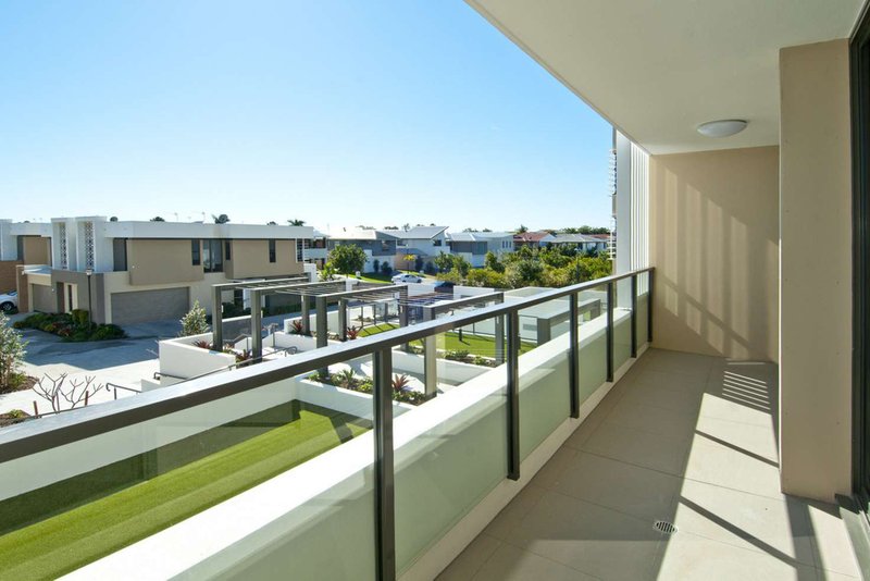 Photo - 116/37 Sickle Avenue, Hope Island QLD 4212 - Image 4