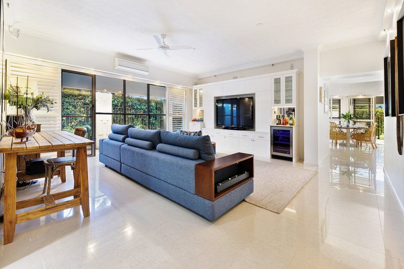 Photo - 1/17 Bayview Street, Runaway Bay QLD 4216 - Image 2