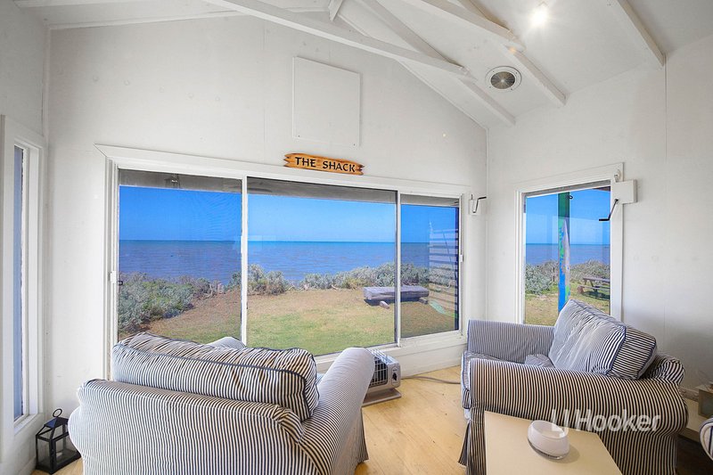 Photo - 117 Campbells Cove Road, Werribee South VIC 3030 - Image 4