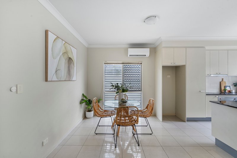 Photo - 1/17 Cardross Street, Yeerongpilly QLD 4105 - Image 3