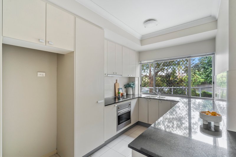 Photo - 1/17 Cardross Street, Yeerongpilly QLD 4105 - Image 5