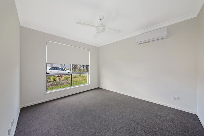 Photo - 1/17 Farmer Place, Park Ridge QLD 4125 - Image 7