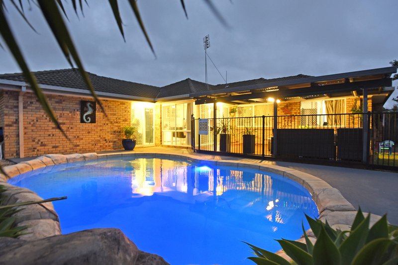 Photo - 117 Honeyeater Drive, Burleigh Waters QLD 4220 - Image 3