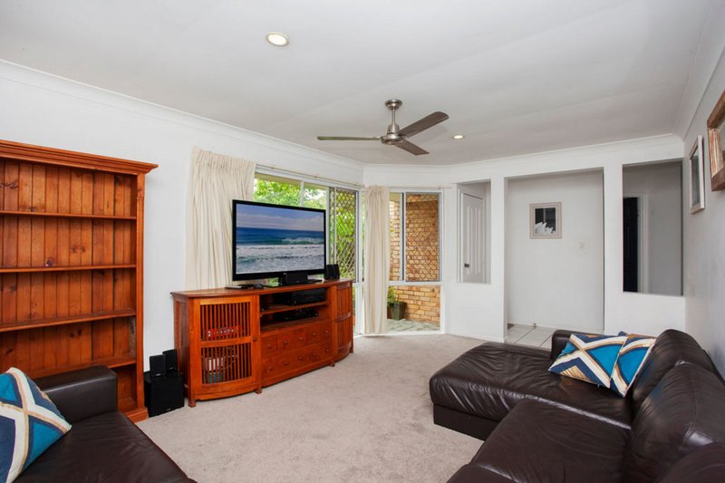 Photo - 117 Honeyeater Drive, Burleigh Waters QLD 4220 - Image 6