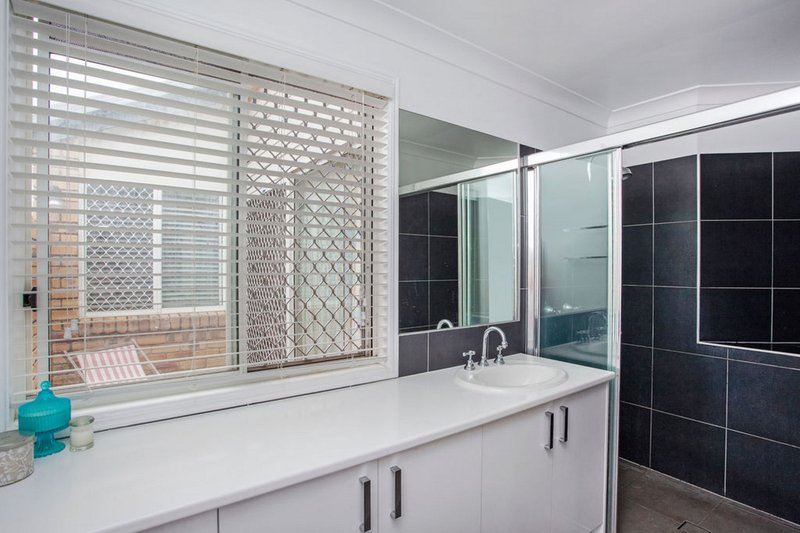 Photo - 117 Honeyeater Drive, Burleigh Waters QLD 4220 - Image 9