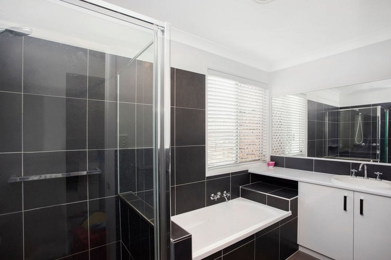 Photo - 117 Honeyeater Drive, Burleigh Waters QLD 4220 - Image 11