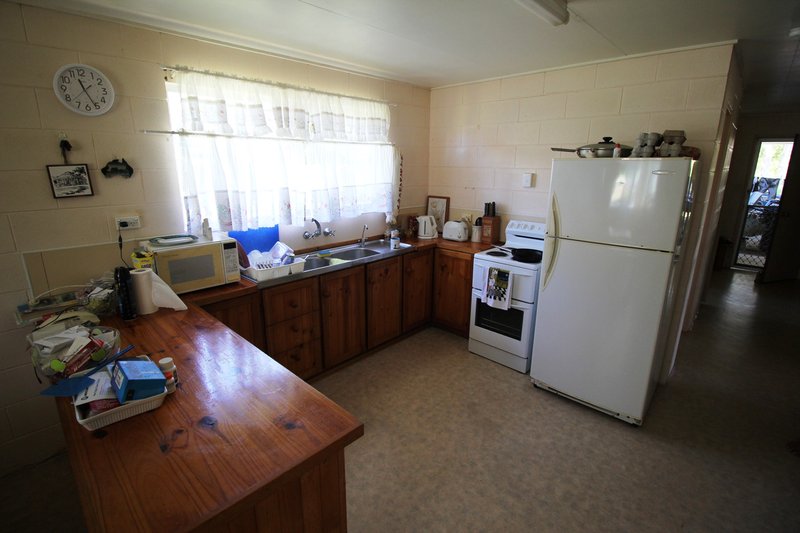 Photo - 117 John Dory Street, Taylors Beach QLD 4850 - Image 2