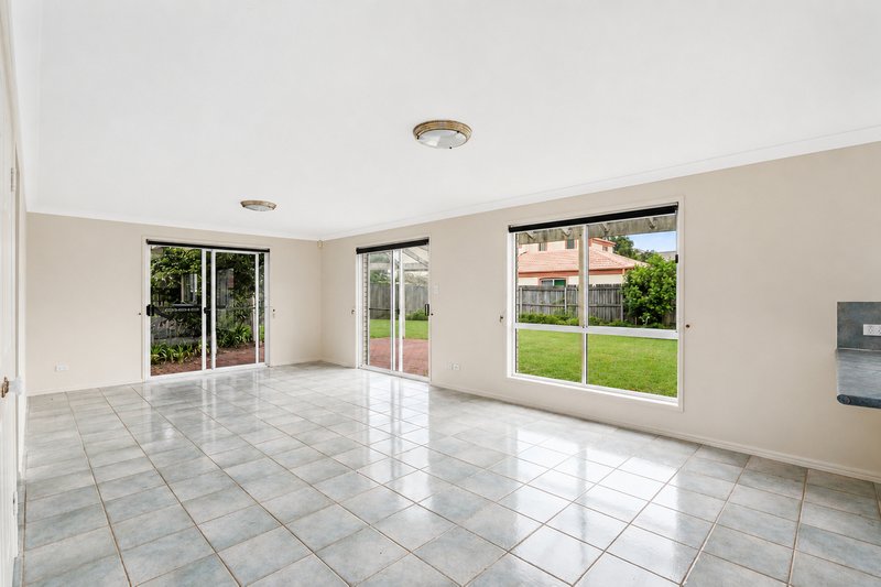Photo - 117 Lancaster Circt , Stretton QLD 4116 - Image 4
