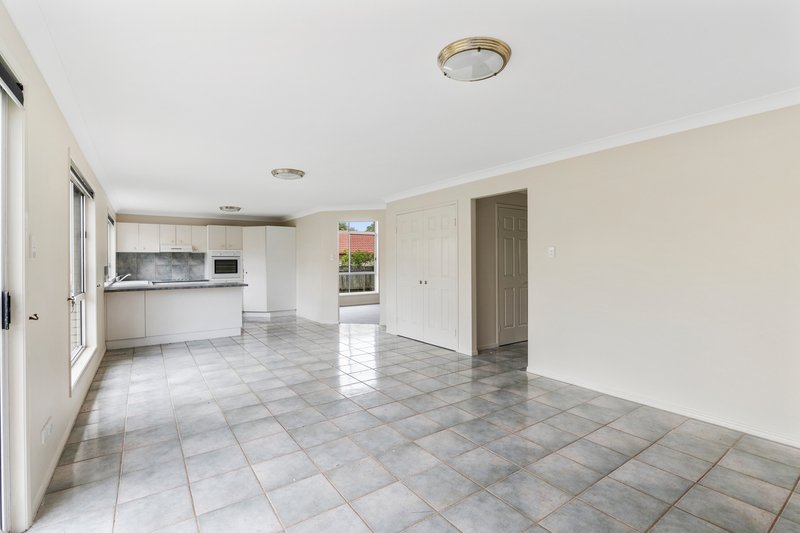 Photo - 117 Lancaster Circt , Stretton QLD 4116 - Image 5