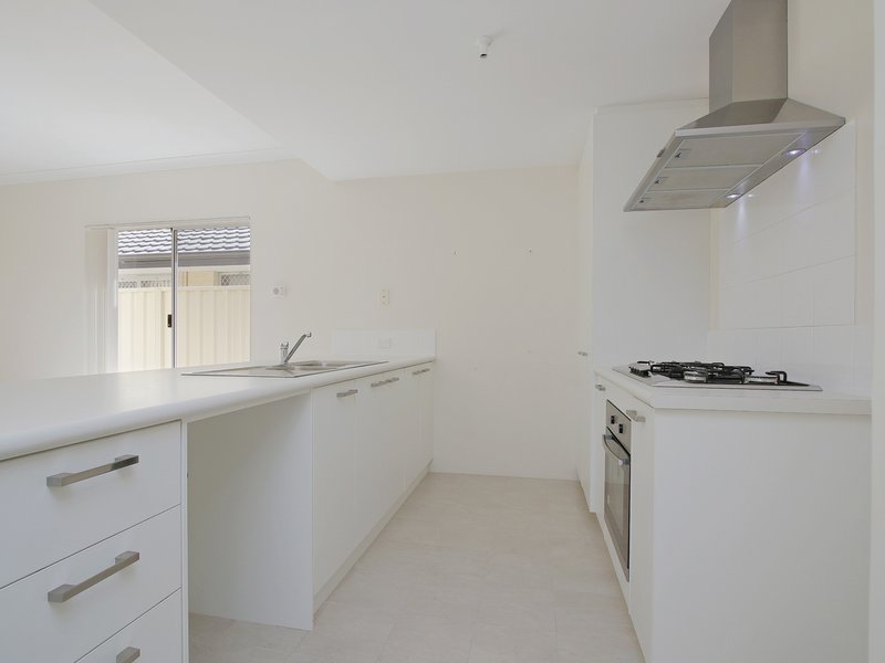 Photo - 11/7 Leslie Street, Cannington WA 6107 - Image 3