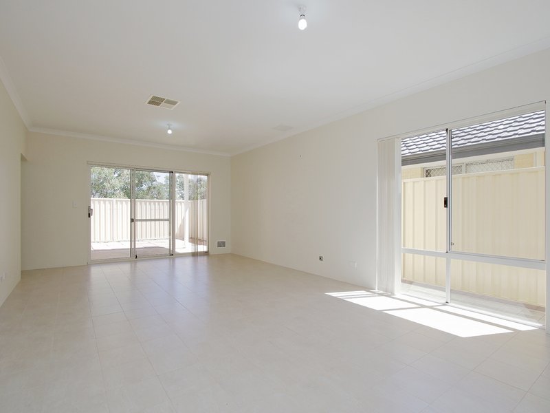 Photo - 11/7 Leslie Street, Cannington WA 6107 - Image 5