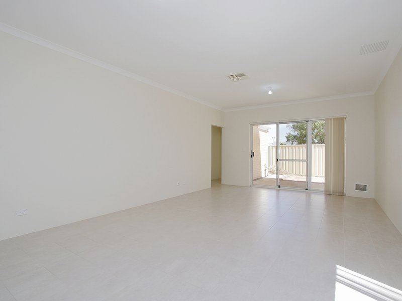 Photo - 11/7 Leslie Street, Cannington WA 6107 - Image 6