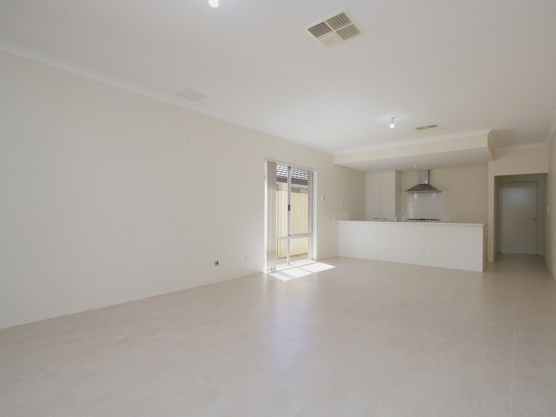 Photo - 11/7 Leslie Street, Cannington WA 6107 - Image 7