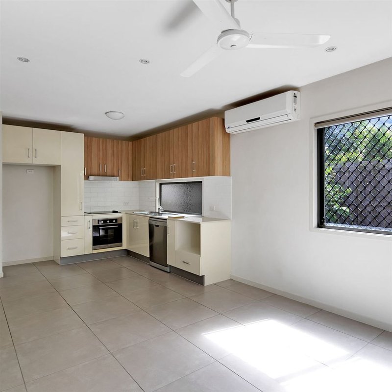 Photo - 1/17 Macbeth Street, Kingston QLD 4114 - Image 2