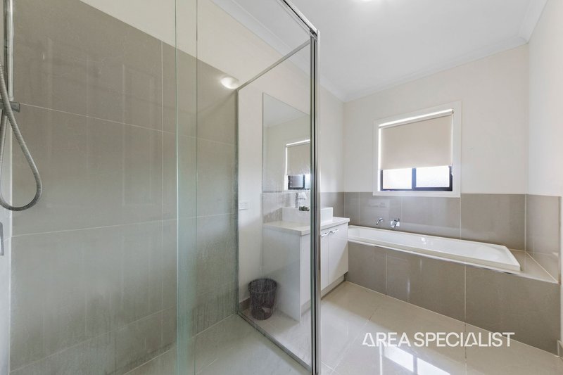 Photo - 117 Manna Gum Drive, Pakenham VIC 3810 - Image 10