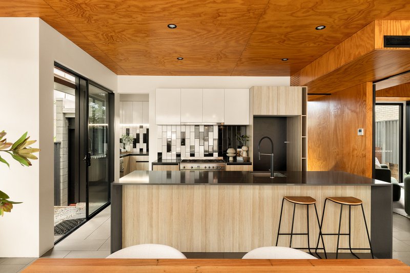 Photo - 117 Moree Street, Stafford Heights QLD 4053 - Image 4