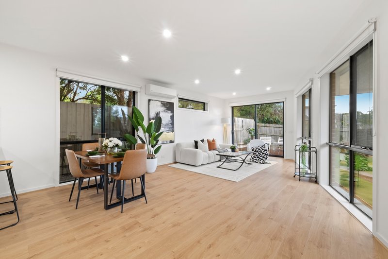 Photo - 1/17 Oaklands Avenue, Ferntree Gully VIC 3156 - Image 2