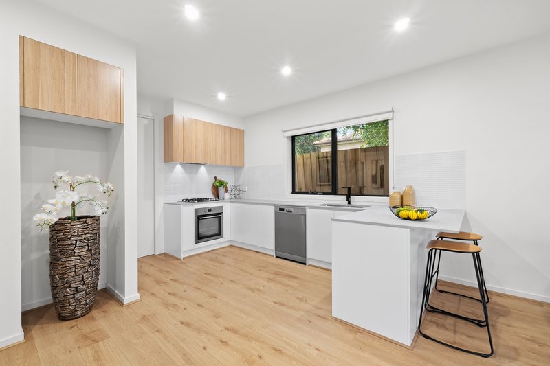 Photo - 1/17 Oaklands Avenue, Ferntree Gully VIC 3156 - Image 3