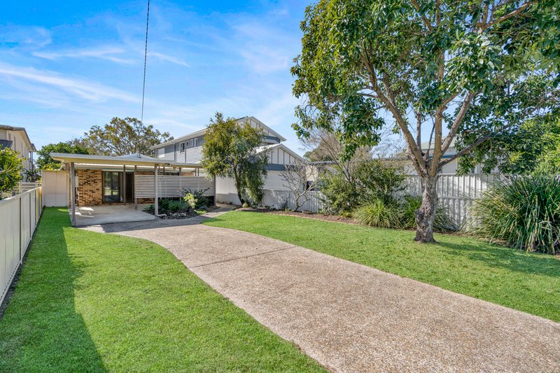 Photo - 117 O'Quinn Street, Nudgee Beach QLD 4014 - Image 2