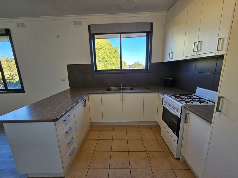 Photo - 1/17 Rosemary Street, Chadstone VIC 3148 - Image 2
