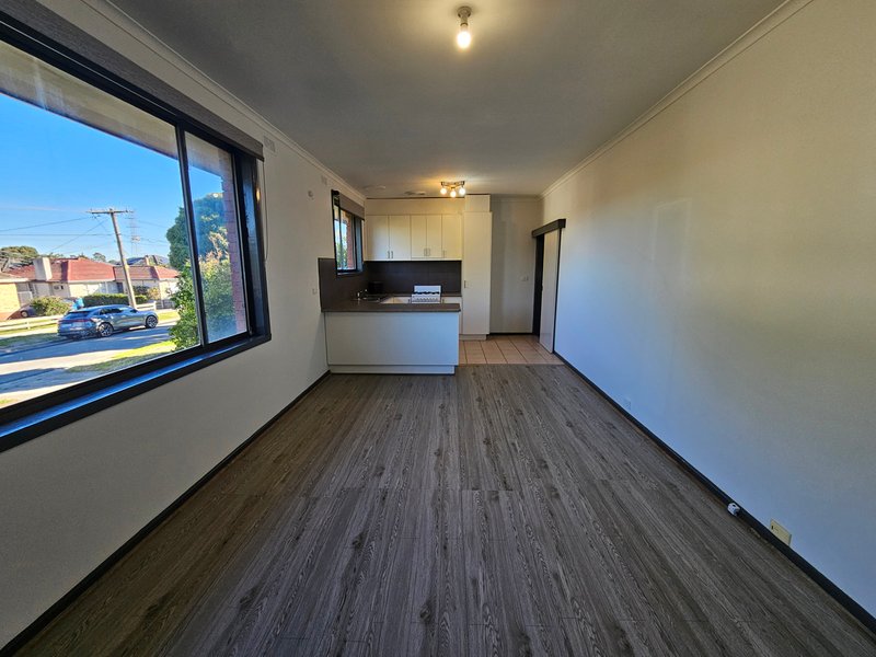 Photo - 1/17 Rosemary Street, Chadstone VIC 3148 - Image 3