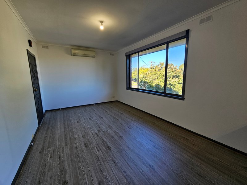 Photo - 1/17 Rosemary Street, Chadstone VIC 3148 - Image 4