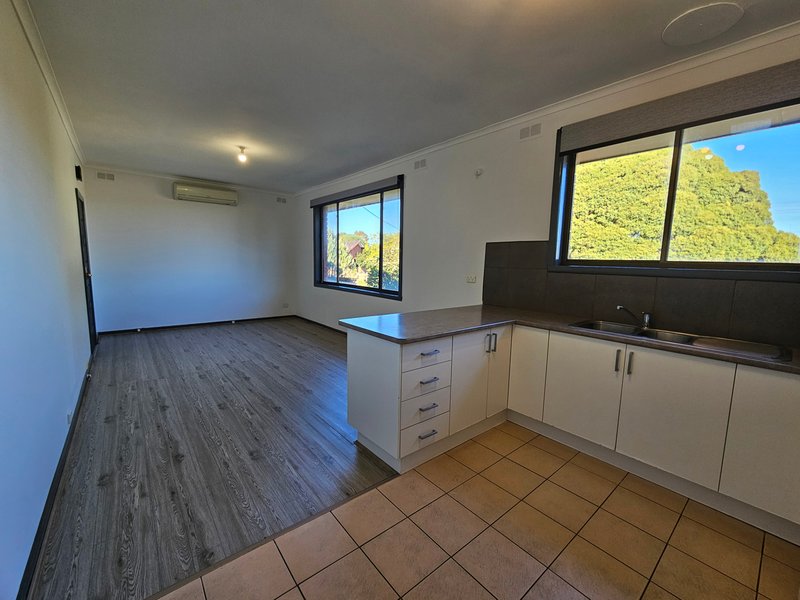 Photo - 1/17 Rosemary Street, Chadstone VIC 3148 - Image 5