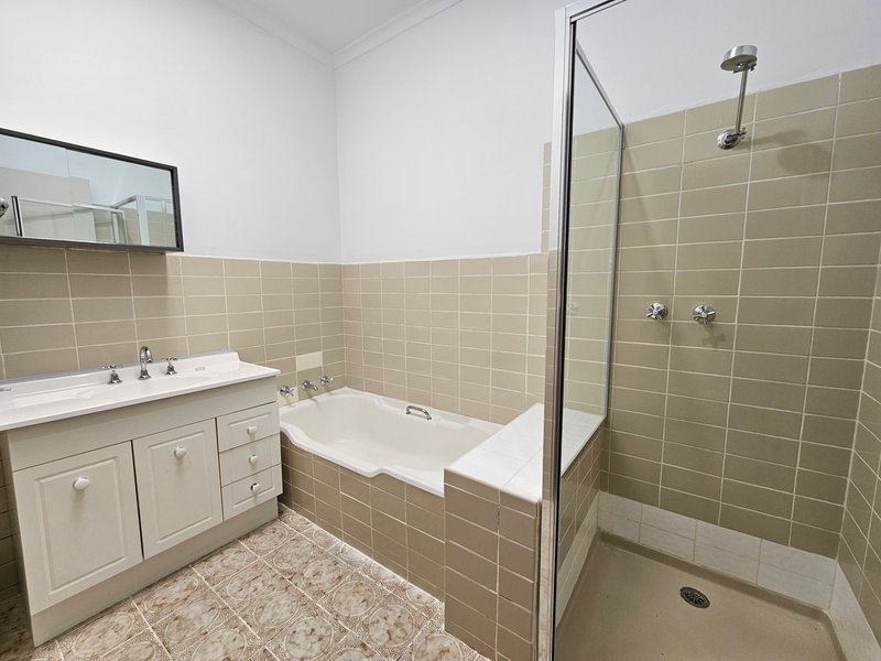 Photo - 1/17 Rosemary Street, Chadstone VIC 3148 - Image 6
