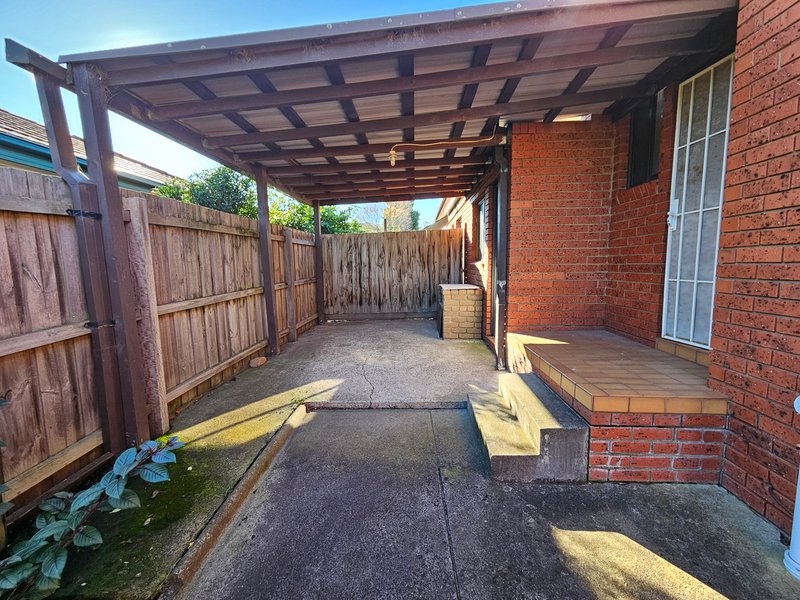 Photo - 1/17 Rosemary Street, Chadstone VIC 3148 - Image 8