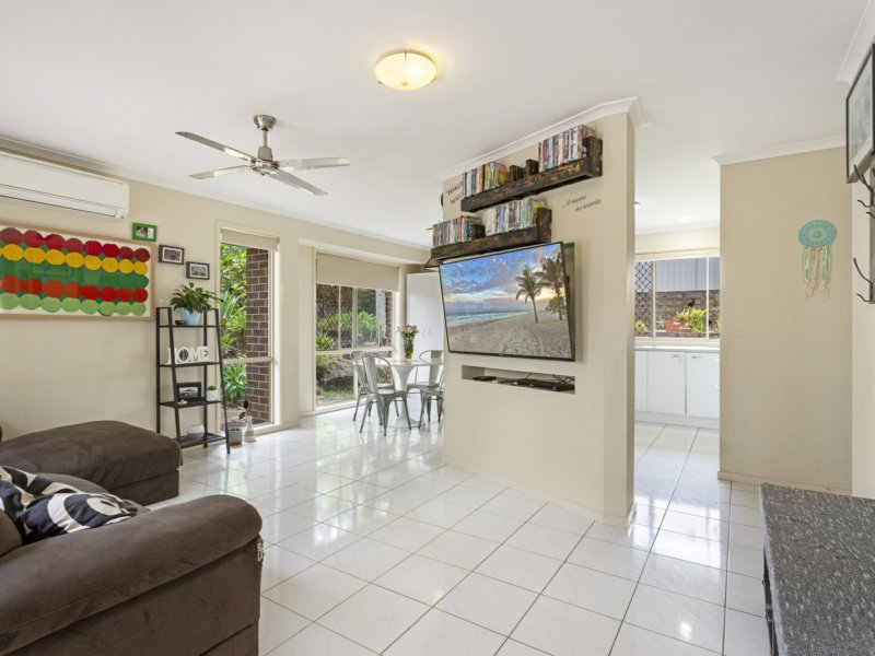 Photo - 1/17 Sandalwood Terrace, Nerang QLD 4211 - Image 3