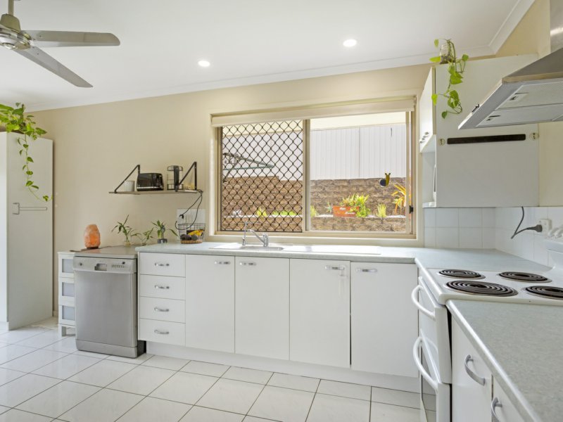 Photo - 1/17 Sandalwood Terrace, Nerang QLD 4211 - Image 6