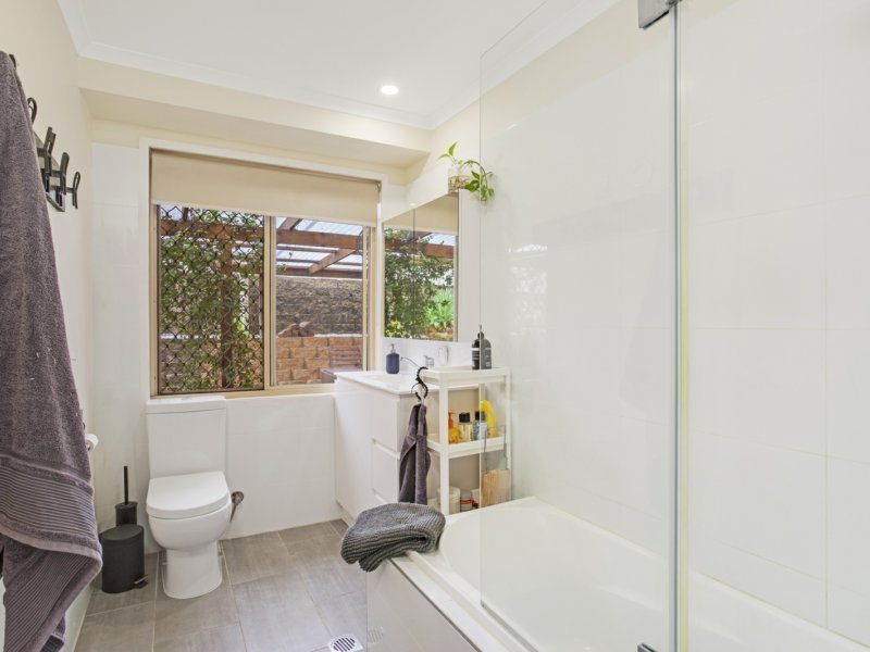 Photo - 1/17 Sandalwood Terrace, Nerang QLD 4211 - Image 13