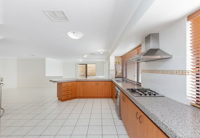 Photo - 117 St Barnabas Blvd , Quinns Rocks WA 6030 - Image 4