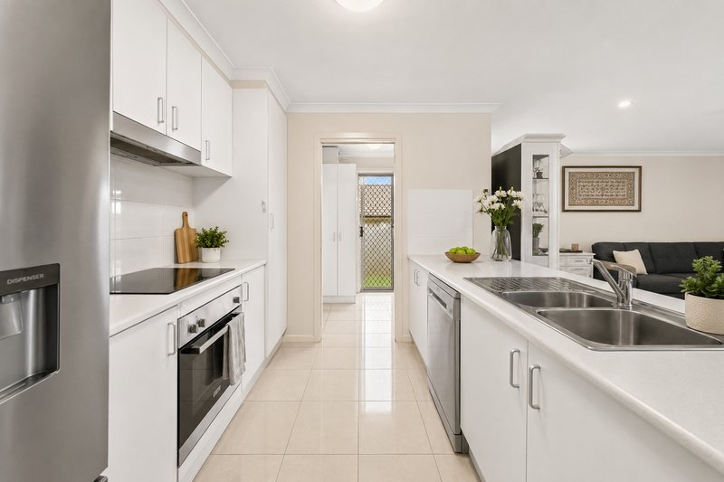 Photo - 117 Whitmore Crescent, Goodna QLD 4300 - Image 2