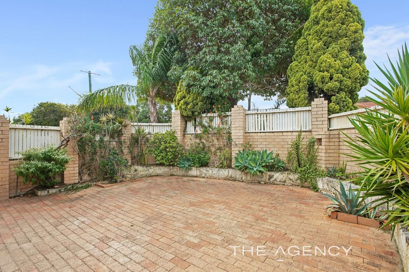 Photo - 1/171 Hillsborough Drive, Nollamara WA 6061 - Image 2