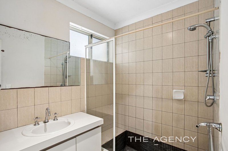 Photo - 1/171 Hillsborough Drive, Nollamara WA 6061 - Image 4