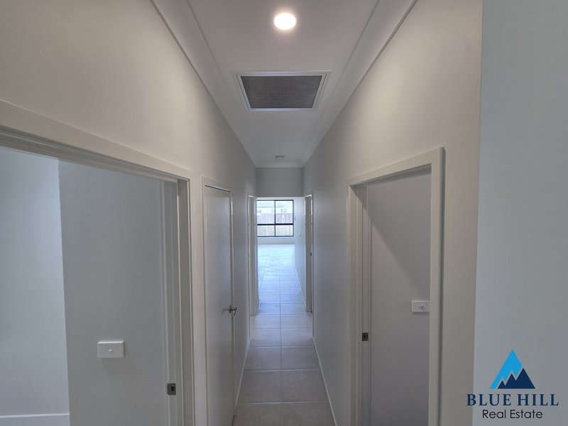 Photo - 1/176 Settlers Boulevard, Chisholm NSW 2322 - Image 3